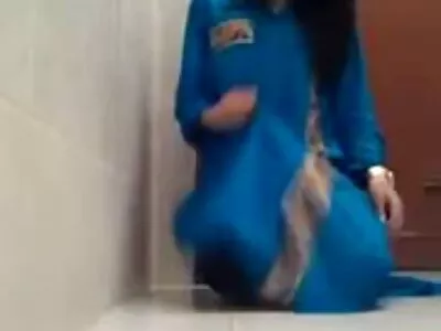 丰满的女人在操她的保安