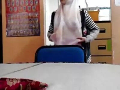 角质摩洛伊斯兰解放阵线克劳迪娅玛丽玩她的架子