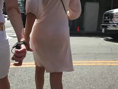 Amia Miley 加入已婚夫妇的三人行