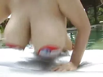 大胸女人玩得很开心