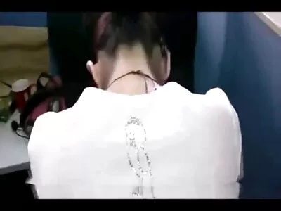 大屁股女人从后面被撞了