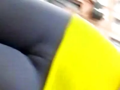 为奥黛丽·比托尼 (Audrey Bitoni) 的变态老板做任何事