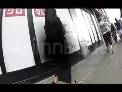 美女代表正在出售她潮湿的阴户